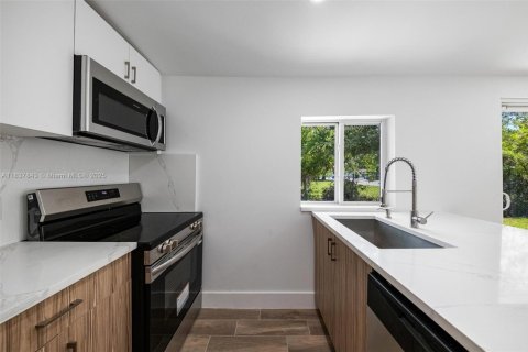 House in Miami, Florida 3 bedrooms, 76.09 sq.m. № 1944441 - photo 4