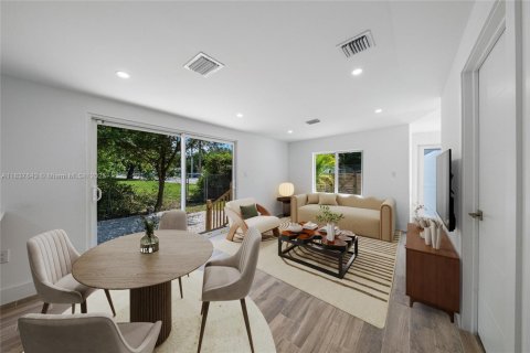 House in Miami, Florida 3 bedrooms, 76.09 sq.m. № 1944441 - photo 2