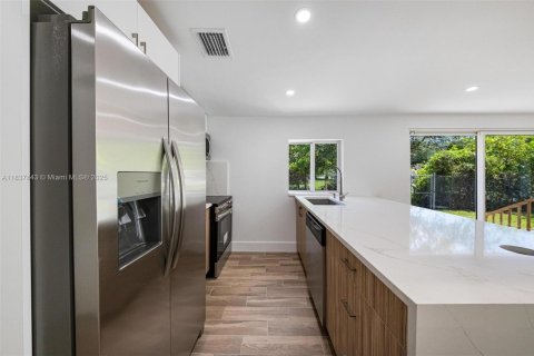 House in Miami, Florida 3 bedrooms, 76.09 sq.m. № 1944441 - photo 5