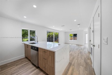 House in Miami, Florida 3 bedrooms, 76.09 sq.m. № 1944441 - photo 6