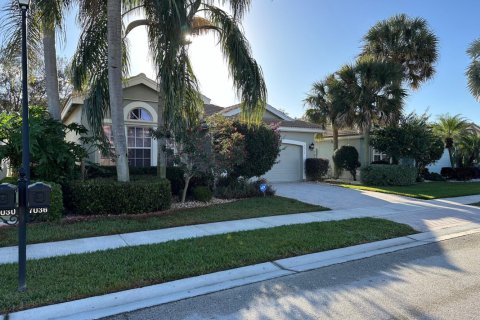 House in Delray Beach, Florida 3 bedrooms, 195 sq.m. № 1040903 - photo 1