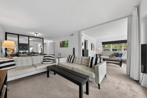 Condo in Lauderdale-by-the-Sea, Florida, 2 bedrooms  № 2190941 - photo 10