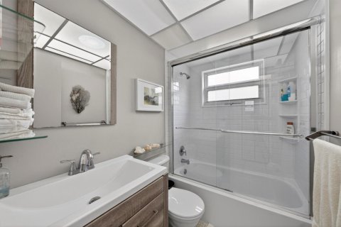 Condo in Lauderdale-by-the-Sea, Florida, 2 bedrooms  № 2190941 - photo 15