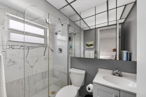 Condo in Lauderdale-by-the-Sea, Florida, 2 bedrooms  № 2190941 - photo 17