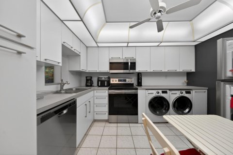 Condo in Lauderdale-by-the-Sea, Florida, 2 bedrooms  № 2190941 - photo 4
