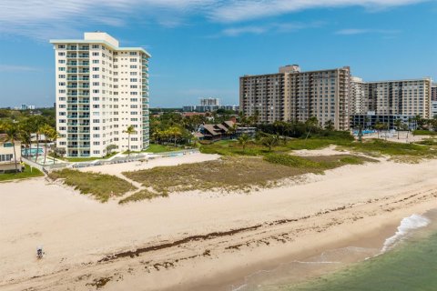 Condo in Lauderdale-by-the-Sea, Florida, 2 bedrooms № 2190941