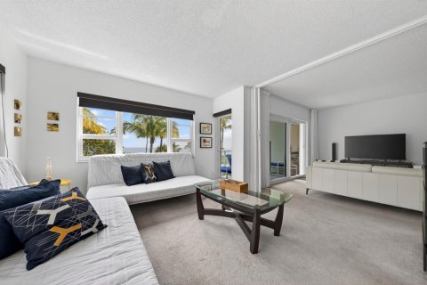 Condo in Lauderdale-by-the-Sea, Florida, 2 bedrooms  № 2190941 - photo 12