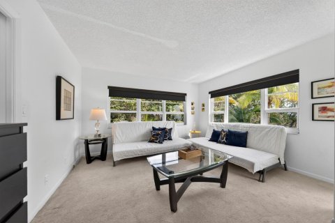 Condo in Lauderdale-by-the-Sea, Florida, 2 bedrooms  № 2190941 - photo 14