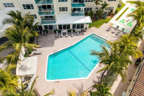Condo in Lauderdale-by-the-Sea, Florida, 2 bedrooms  № 2190941 - photo 2