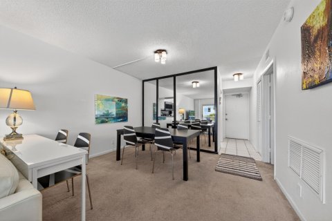 Condo in Lauderdale-by-the-Sea, Florida, 2 bedrooms  № 2190941 - photo 6