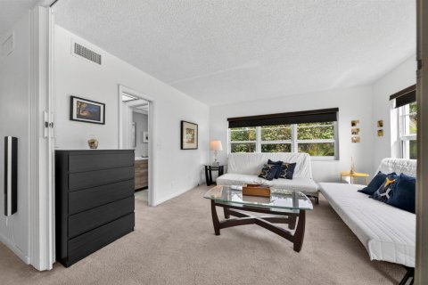 Condo in Lauderdale-by-the-Sea, Florida, 2 bedrooms  № 2190941 - photo 13