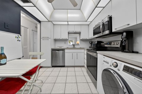 Condo in Lauderdale-by-the-Sea, Florida, 2 bedrooms  № 2190941 - photo 5