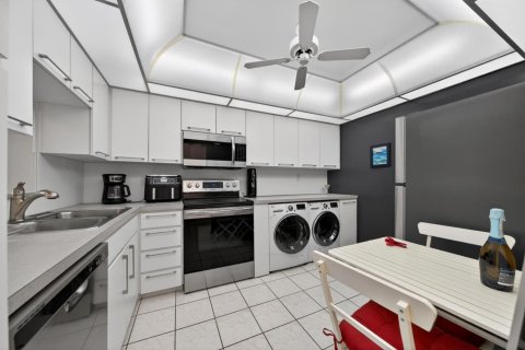 Condo in Lauderdale-by-the-Sea, Florida, 2 bedrooms  № 2190941 - photo 3