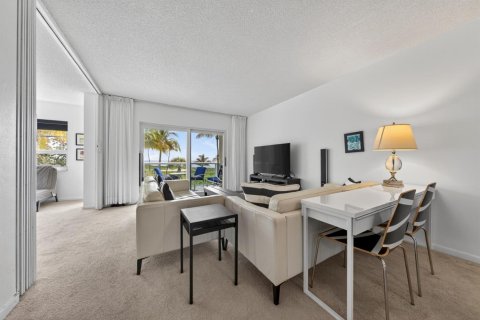 Condo in Lauderdale-by-the-Sea, Florida, 2 bedrooms  № 2190941 - photo 9