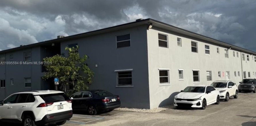 Condo in Miami, Florida, 2 bedrooms  № 1947230