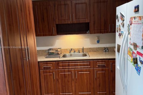 Condo in Miami, Florida, 2 bedrooms  № 1947230 - photo 25