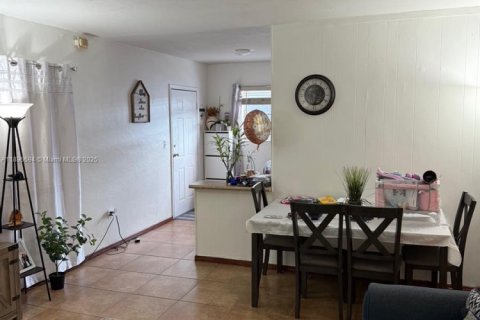 Condo in Miami, Florida, 2 bedrooms  № 1947230 - photo 8