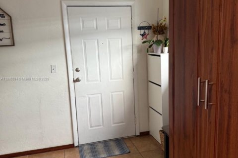 Condo in Miami, Florida, 2 bedrooms  № 1947230 - photo 27