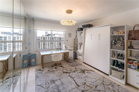Condominio en alquiler en Miami, Florida, 3 dormitorios, 218.6 m2 № 1938230 - foto 25