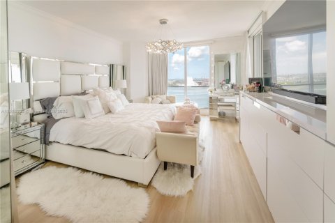 Condominio en alquiler en Miami, Florida, 3 dormitorios, 218.6 m2 № 1938230 - foto 16