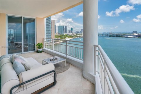 Condominio en alquiler en Miami, Florida, 3 dormitorios, 218.6 m2 № 1938230 - foto 5
