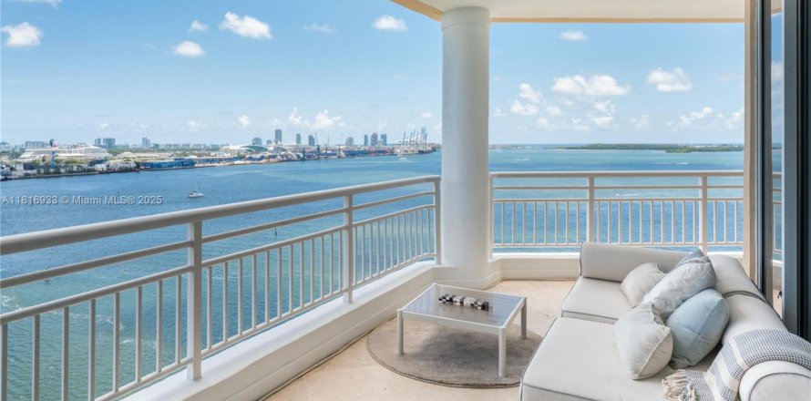Condominio en Miami, Florida, 3 dormitorios № 1938230