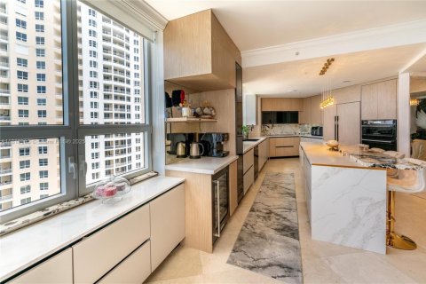 Condominio en alquiler en Miami, Florida, 3 dormitorios, 218.6 m2 № 1938230 - foto 12
