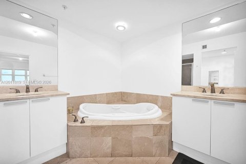Copropriété à vendre à North Miami, Floride: 2 chambres, 148.92 m2 № 2300824 - photo 15