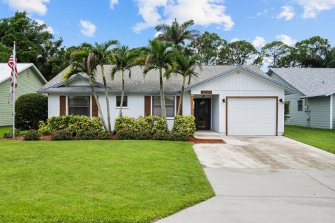 Villa ou maison à Stuart, Floride 3 chambres, 142.05 m2 № 2375909