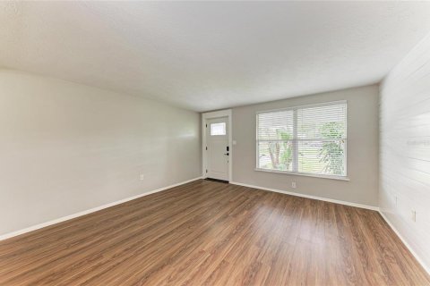House in Sarasota, Florida 3 bedrooms, 107.77 sq.m. № 2229559 - photo 3