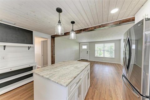 House in Sarasota, Florida 3 bedrooms, 107.77 sq.m. № 2229559 - photo 9