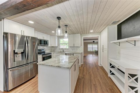 House in Sarasota, Florida 3 bedrooms, 107.77 sq.m. № 2229559 - photo 5