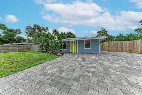 House in Sarasota, Florida 3 bedrooms, 107.77 sq.m. № 2229559
