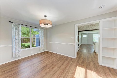 House in Sarasota, Florida 3 bedrooms, 107.77 sq.m. № 2229559 - photo 11