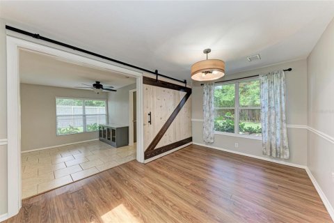 House in Sarasota, Florida 3 bedrooms, 107.77 sq.m. № 2229559 - photo 10