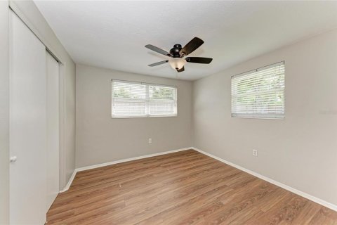 House in Sarasota, Florida 3 bedrooms, 107.77 sq.m. № 2229559 - photo 16