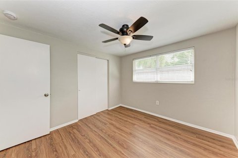 House in Sarasota, Florida 3 bedrooms, 107.77 sq.m. № 2229559 - photo 17