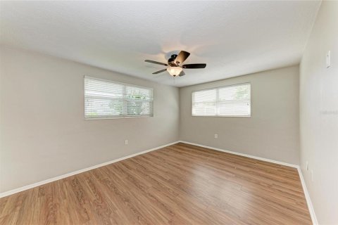 House in Sarasota, Florida 3 bedrooms, 107.77 sq.m. № 2229559 - photo 13