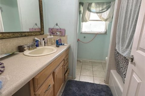 House in Venice, Florida 3 bedrooms, 149.94 sq.m. № 2238478 - photo 16