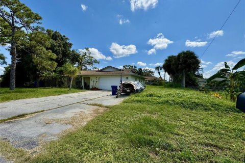 House in Venice, Florida 3 bedrooms, 149.94 sq.m. № 2238478 - photo 2