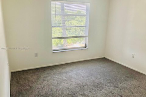 Casa en alquiler en North Miami, Florida, 2 dormitorios, 107.3 m2 № 1937605 - foto 17