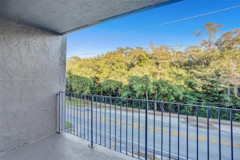 Casa en alquiler en North Miami, Florida, 2 dormitorios, 107.3 m2 № 1937605 - foto 24