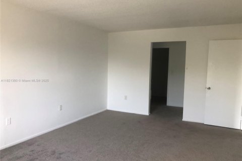 Casa en alquiler en North Miami, Florida, 2 dormitorios, 107.3 m2 № 1937605 - foto 21