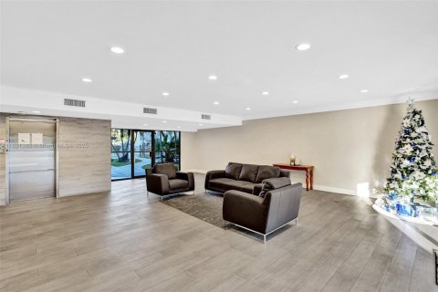 Casa en alquiler en North Miami, Florida, 2 dormitorios, 107.3 m2 № 1937605 - foto 12