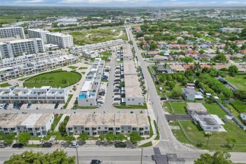 Adosado en venta en Homestead, Florida, 4 dormitorios, 133.22 m2 № 2015991 - foto 18