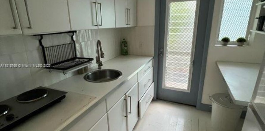 Condominio en Miami Beach, Florida, 1 dormitorio № 1770663
