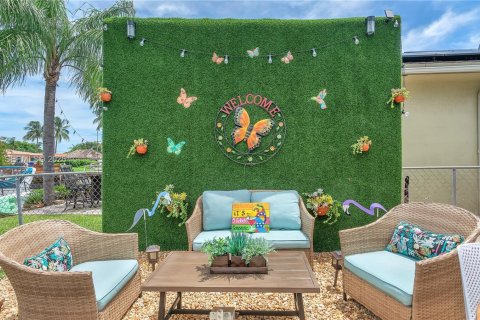 House in Pompano Beach, Florida 3 bedrooms, 136.57 sq.m. № 2044033 - photo 15