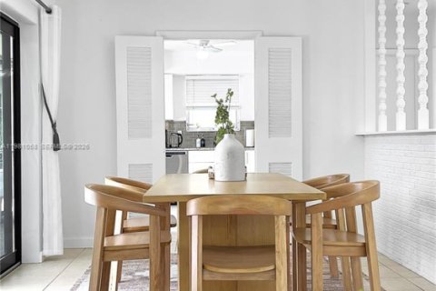 House in Pompano Beach, Florida 3 bedrooms, 136.57 sq.m. № 2044033 - photo 5