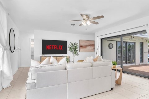 House in Pompano Beach, Florida 3 bedrooms, 136.57 sq.m. № 2044033 - photo 6