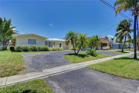 House in Pompano Beach, Florida 3 bedrooms, 136.57 sq.m. № 2044033 - photo 28